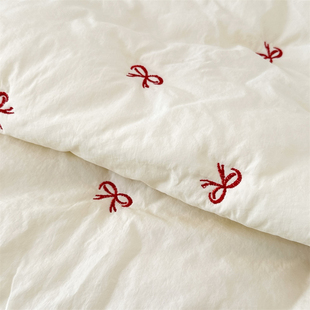 布亦 米色刺绣红蝴蝶结夹棉布料棉袄服装面料绗棉布被芯压棉布料