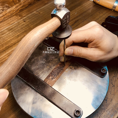 可旋转錾刻台首饰加工具