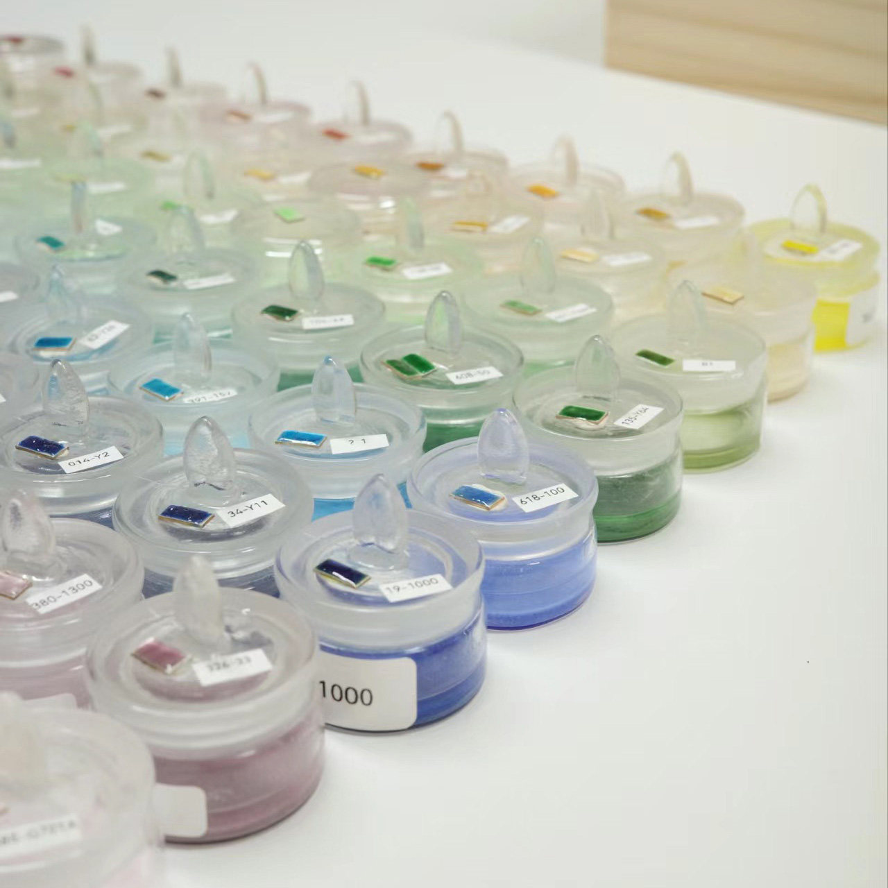 高硼玻璃珐琅粉分装瓶