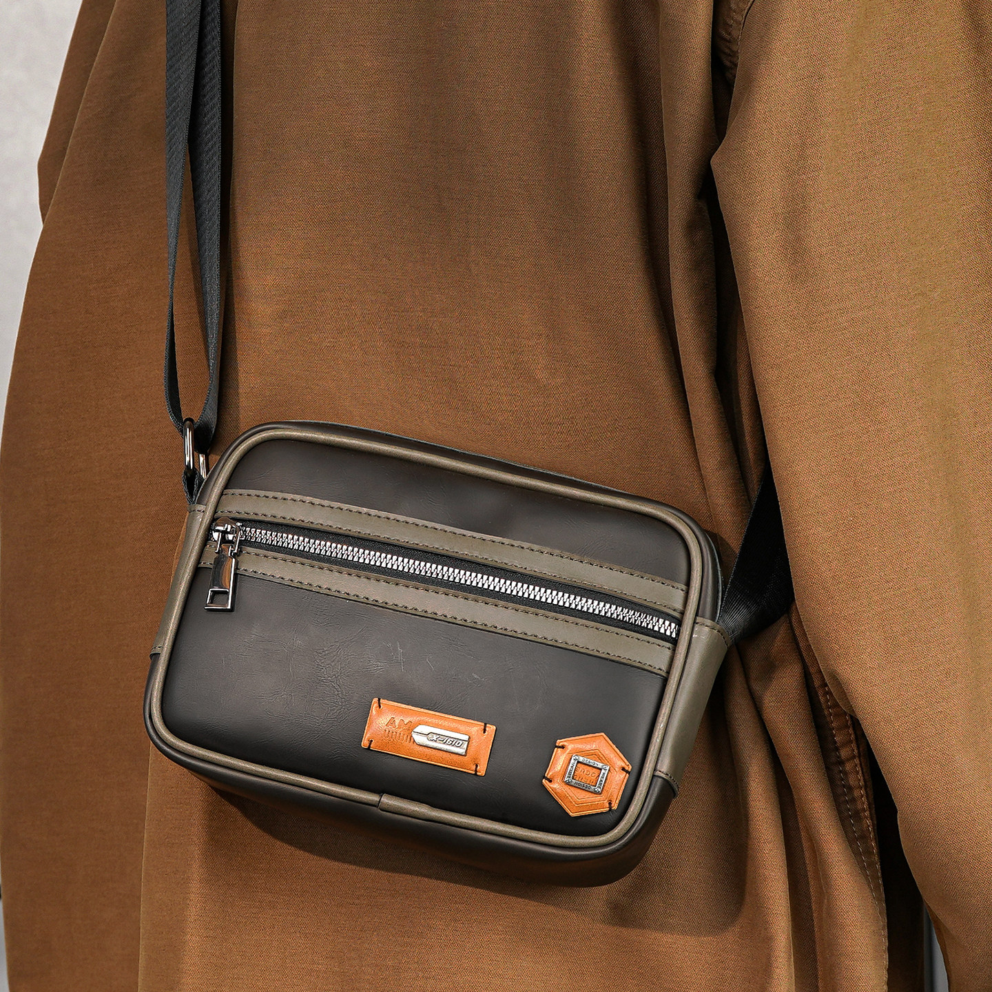 2025新款时尚男士单肩包潮牌简约复古男挎包横款小方包ipad手机包,箱包皮具/热销女包/男包,男士包袋,淘宝优惠券,粉丝福利购,淘宝优惠卷