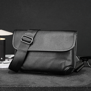 简约街头斜挎包胸前小包横款 邮差包手机包 胸包 高品质荔枝纹男士