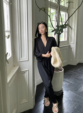 SOTHEA 随性时髦 chao显瘦垂坠感弹力针织V领七分袖休闲连体裤女