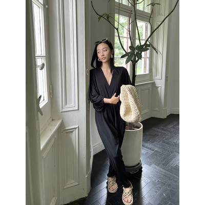 V领连体裤显瘦垂坠弹力针织