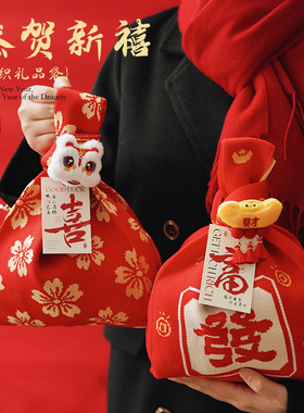 2025马年新年礼物年会伴手礼袋红色福袋元旦小礼品春节针织手提袋