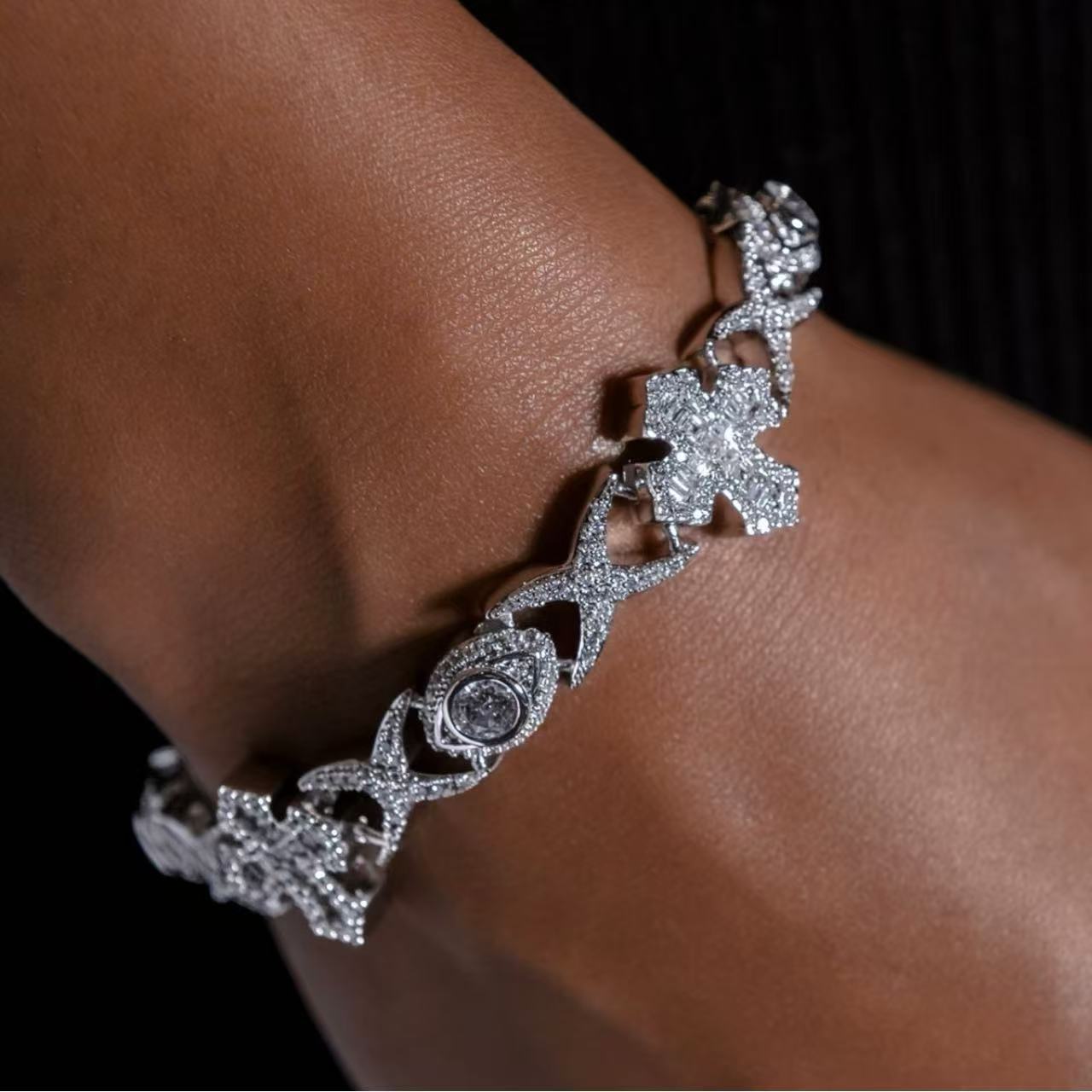 新款镶钻锆石眼睛十字架手链