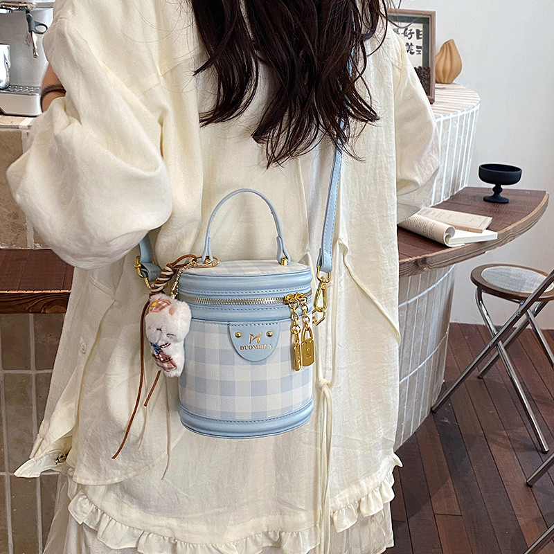 2026新款水桶包单肩斜挎手提包小清新时尚格子小包百搭潮流包包女