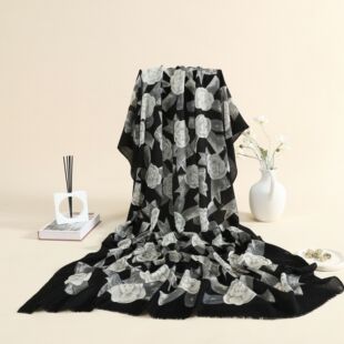 奢凌羊【墨花几何】100%绵羊毛黑白纹案复古风女士保暖围巾旅游披