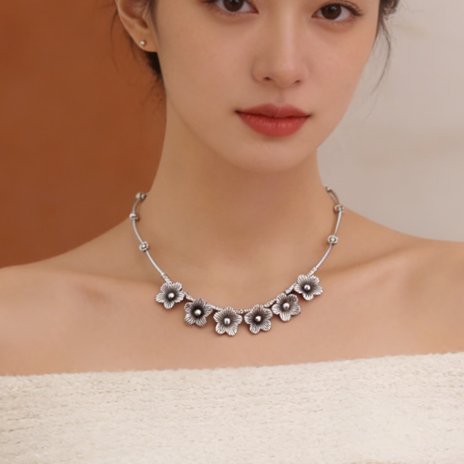 藏银花朵项圈短款脖子饰品手工特色民族风项链金属时尚质感项饰女