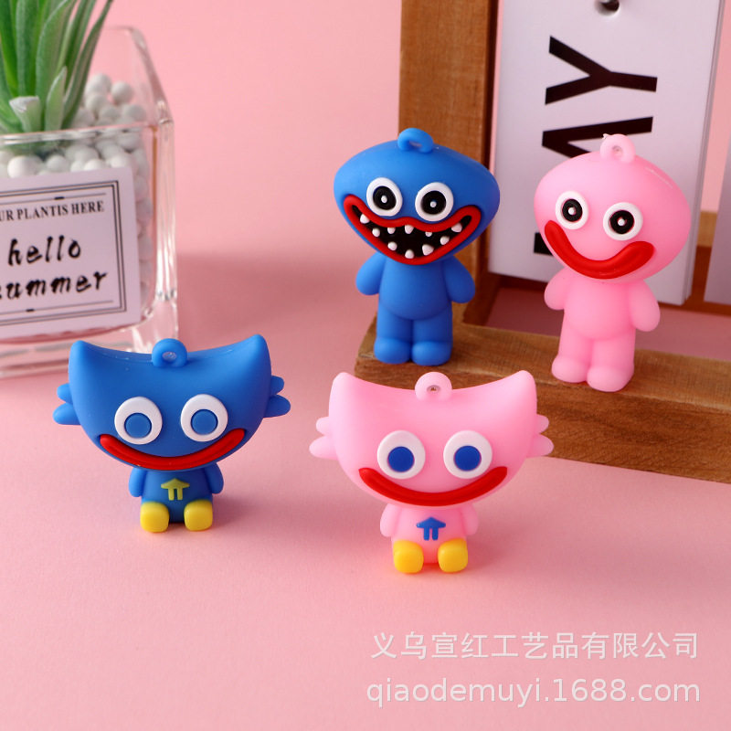 跨境波比卡通可爱公仔钥匙扣包包挂件网红情侣礼品滴胶diy手机壳