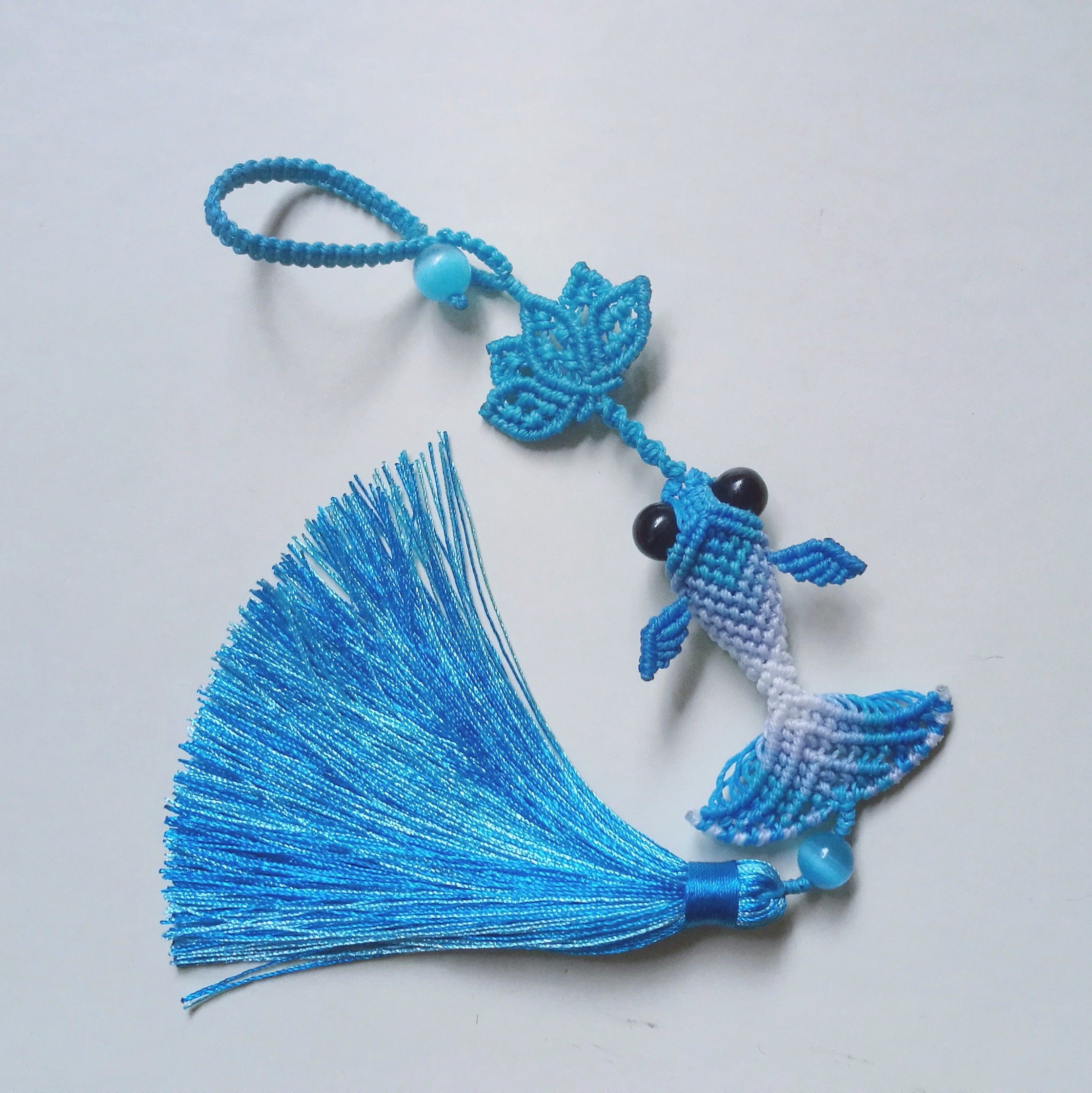 原创蜡线平面莲花月牙尾金鱼钥匙链包挂饰中国结手工绳编送礼成品