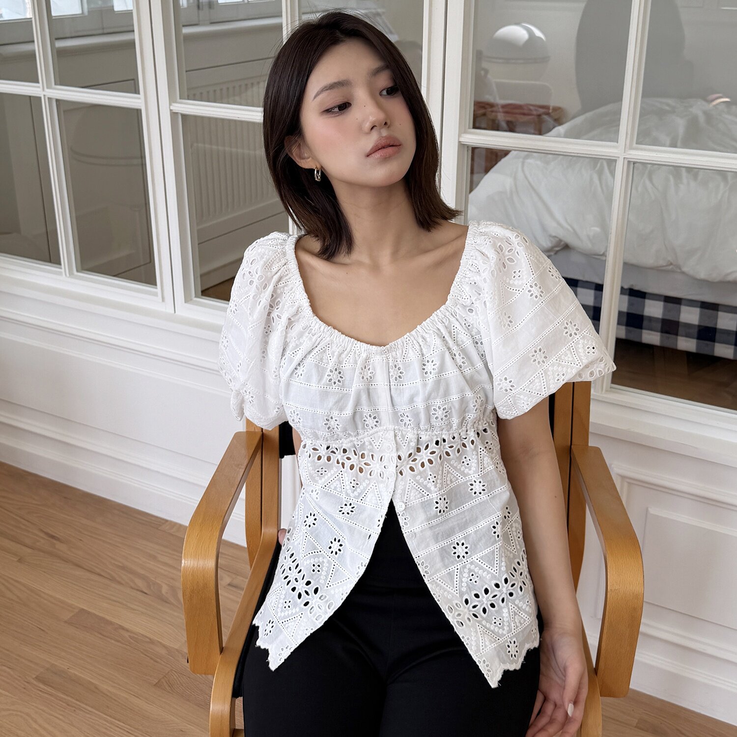 韩国代购Pivvee高尔夫球服26年春夏女士时尚百搭圆领镂空系扣衬衫