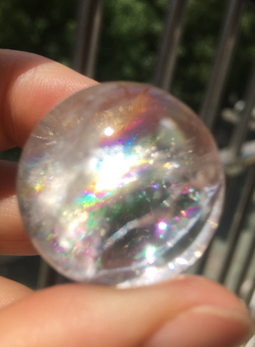 天然白水晶球摆件原矿彩虹白色球原石打磨消磁净化办公室桌面摆件