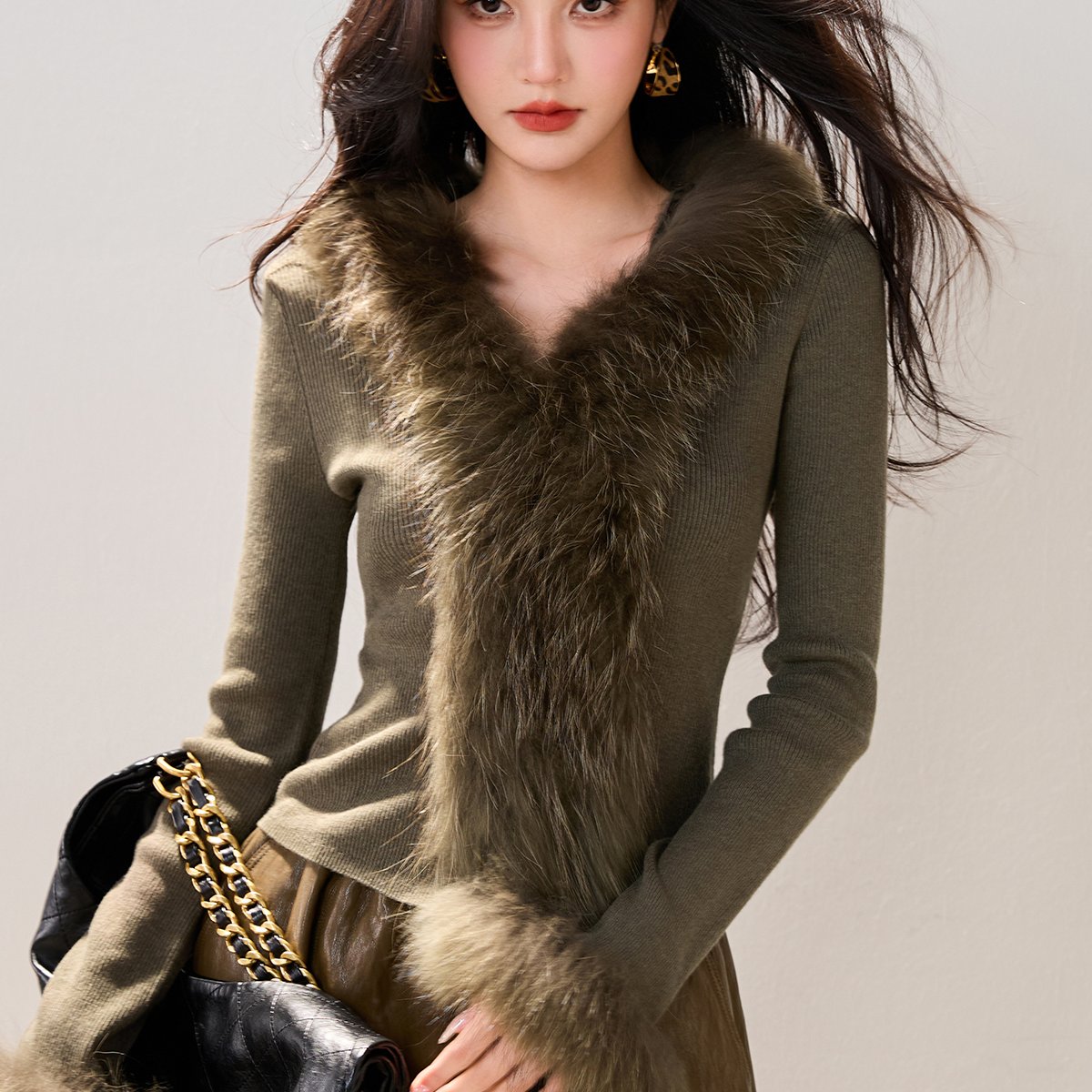 针织毛衣秋冬毛毛2025新款软糯绵羊绒上衣，女装针织衫/毛衣，衣嘉衣服饰