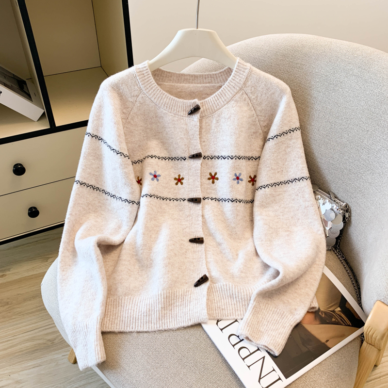 绣花毛衣外套秋冬新款宽松复古百搭针织开衫小众上衣，女装针织衫/毛衣，衣嘉衣服饰