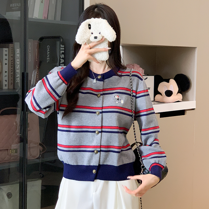 2025秋冬新款韩版洋气设计感宽松条纹针织衫开衫毛衣女，女装针织衫/毛衣，衣嘉衣服饰