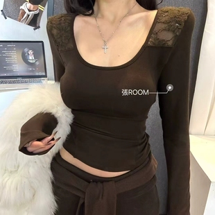 显瘦打底衫 张ROOM冬季 女修身 性感风方领蕾丝拼接长袖 加绒上衣 新款