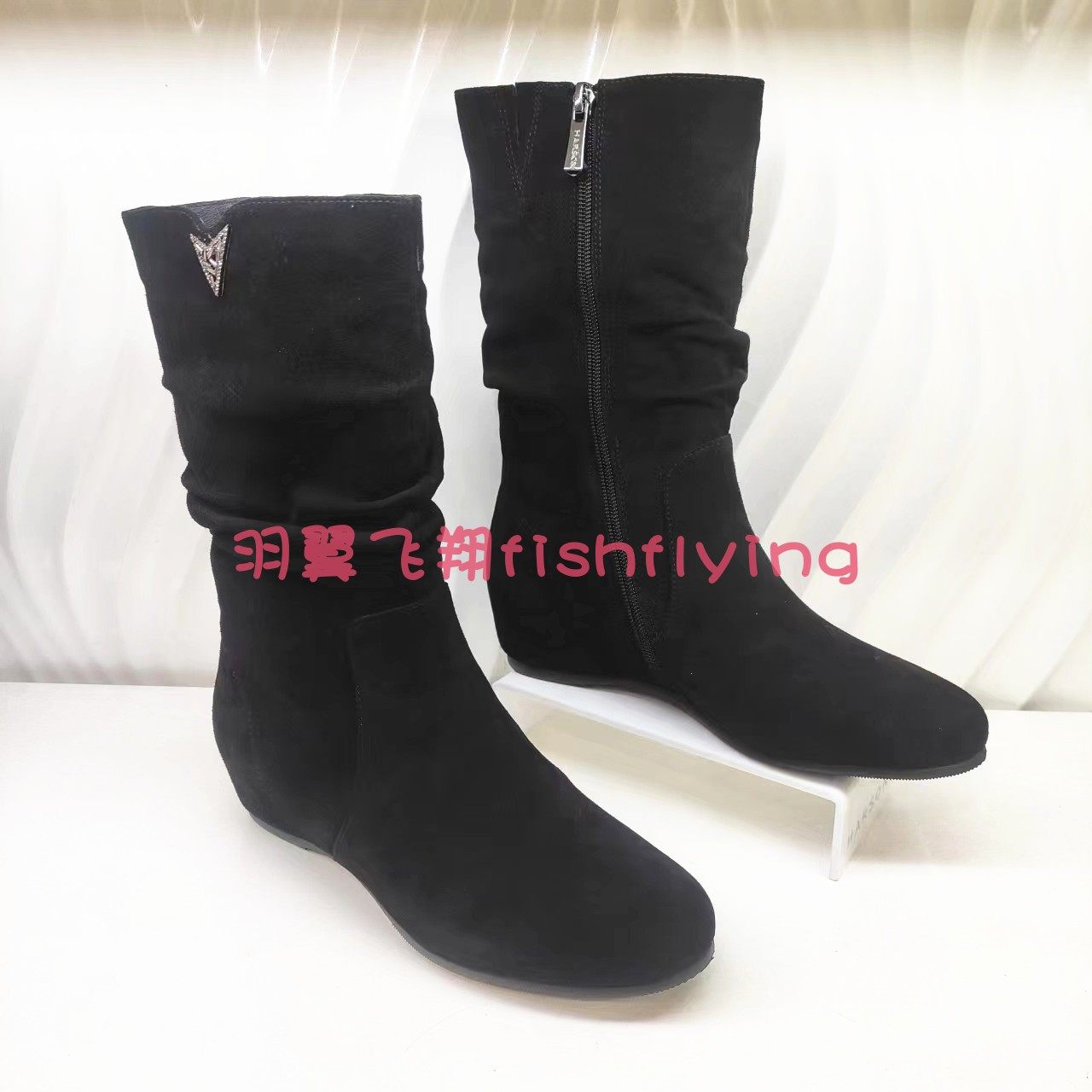 HA237118哈森专柜正品冬季新圆头坡跟内增高加绒堆堆靴女中筒靴子