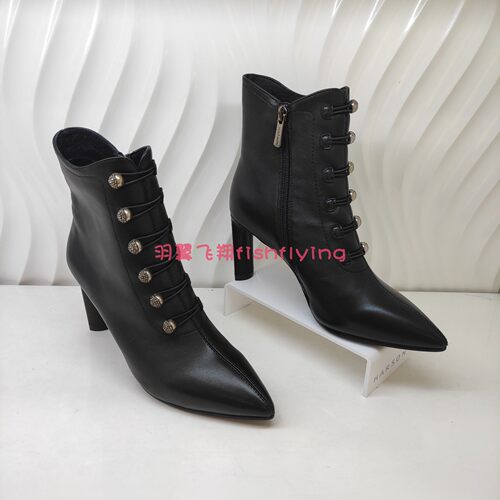 正品Harson/哈森断码尖头高跟珍珠钻排扣加绒气质女短冬靴HA10838