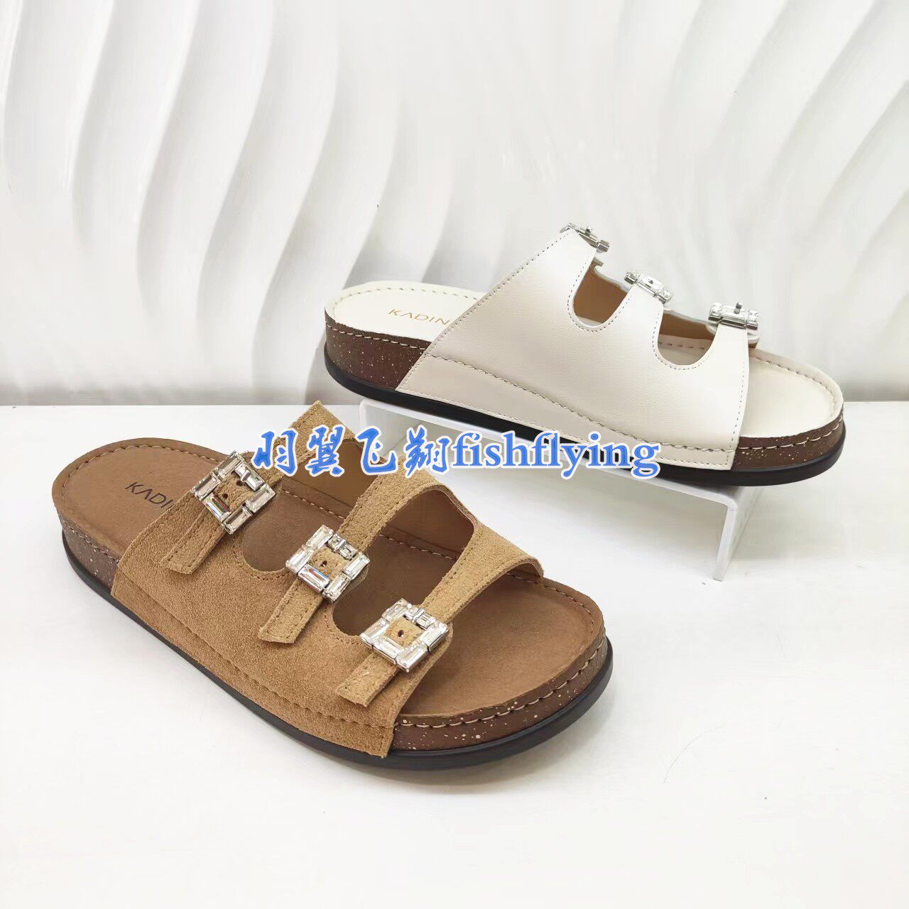 KM261522卡迪娜专柜正品2026夏季新平底皮带扣坡跟米白杏女凉拖鞋