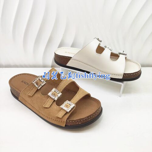 KM261522卡迪娜专柜正品2026夏季新款平底皮带扣水钻女凉皮拖鞋