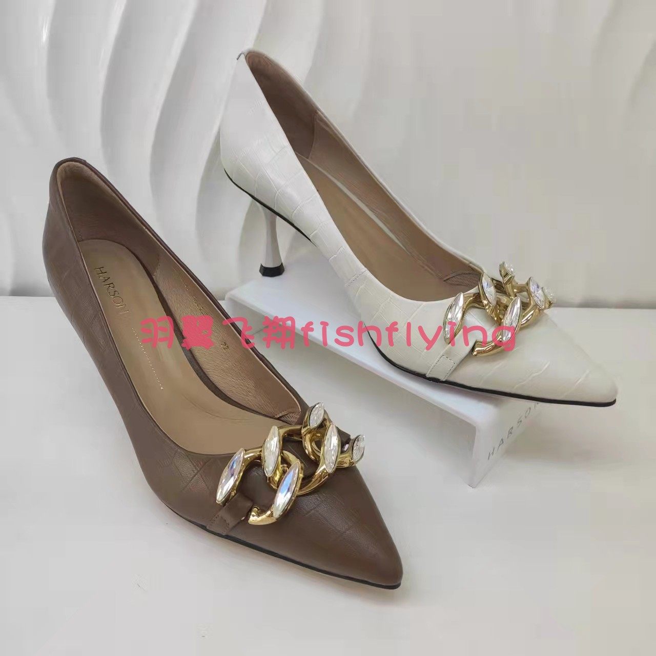 哈森专柜正品断码春秋季细高跟宝石链白色尖头浅口女单鞋HL226003