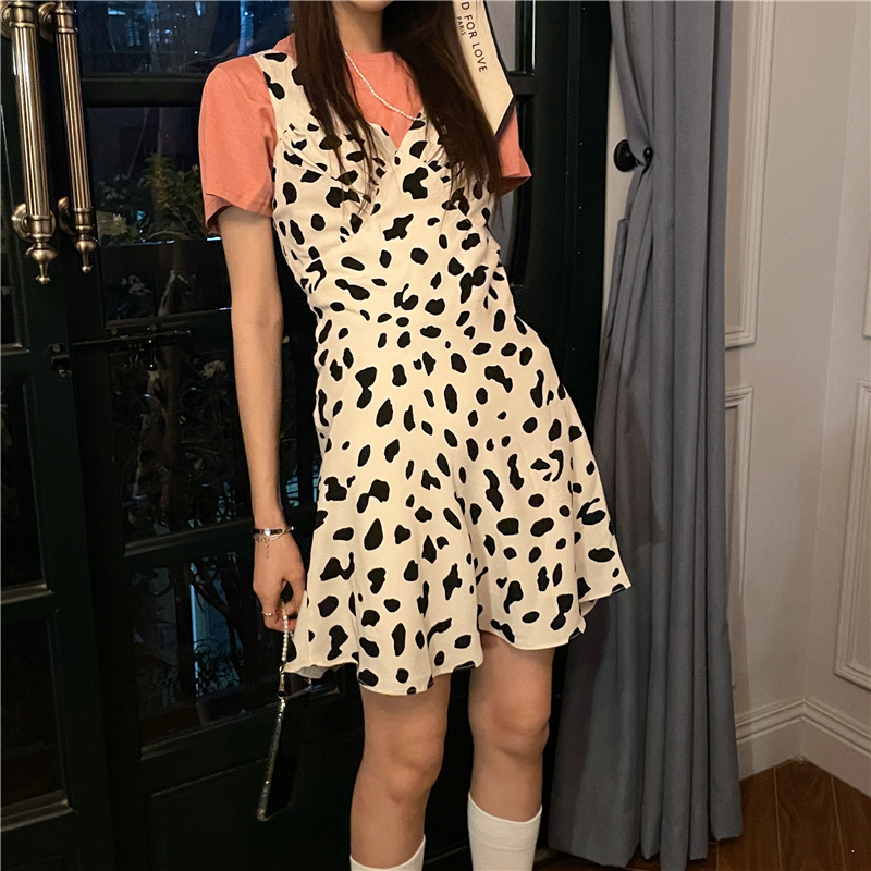 Real price ~ Korean leopard V-neck strap dress + pink simple base T-shirt