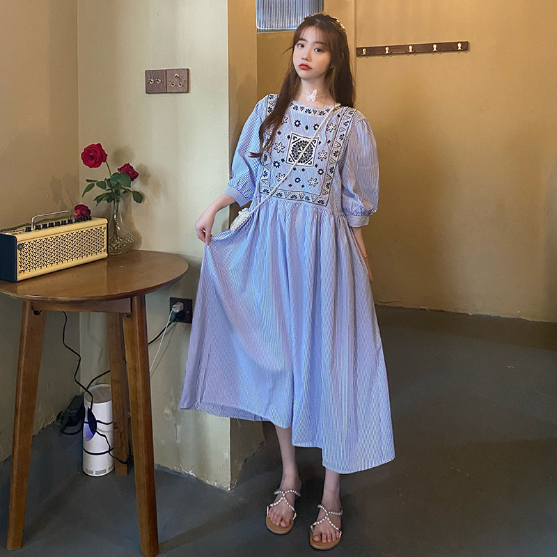 Real price ~ loose design sense Vintage Embroidery Pattern versatile striped dress