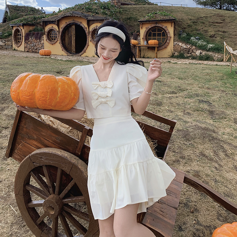 Real price ~ fashion suit western style age reducing bow short shirt + Xianqi cake skirt