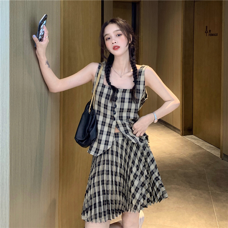Real price ~ Plaid two piece women's age reducing cardigan sling + fashionable retro pleated skirt