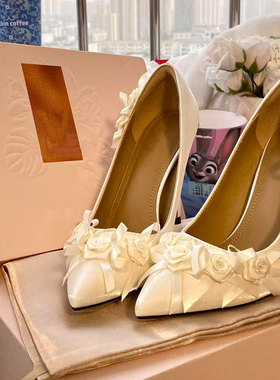 lily-wern婚鞋女2026新款法式气质白色尖头细跟花朵大码高跟鞋