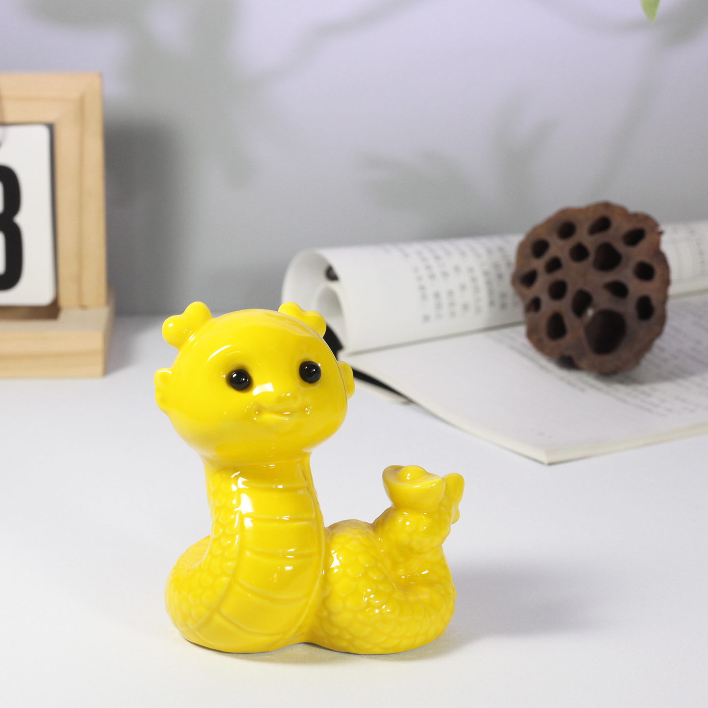 陶瓷生肖蛇黄瓷风水招财装饰摆件