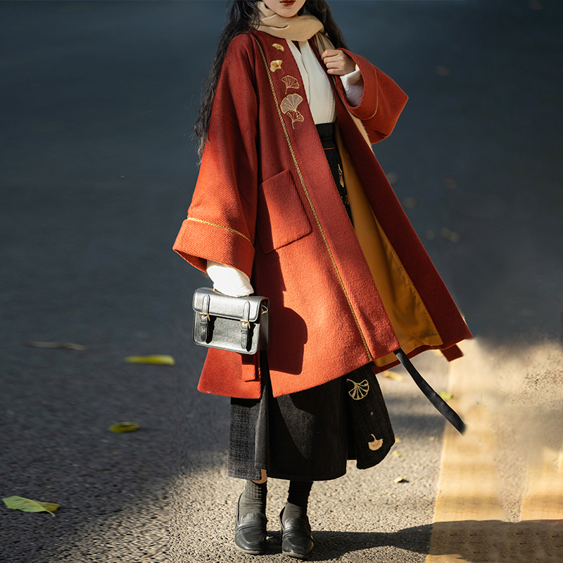 拟梦国风一叶秋原创宋制日常汉服秋冬款银杏刺绣过年红色毛呢褙子