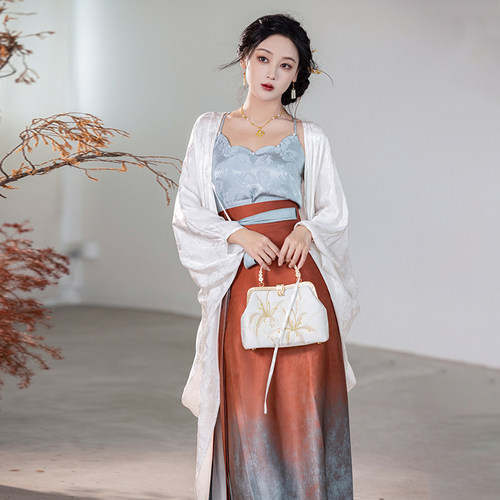 拟梦釉里红原创国风新中式蝙蝠袖花瓣钉珠黄昇墓宋抹红蓝渐变旋裙