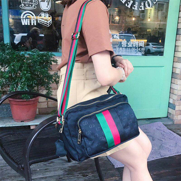 2019新款条纹潮韩版百搭斜挎包简约尼龙小包牛津布女包单肩帆布在类目 箱包皮具/热销女包/男包, 女士包袋中 - 来自Buy2taobao.com提供专业的淘宝代购服务