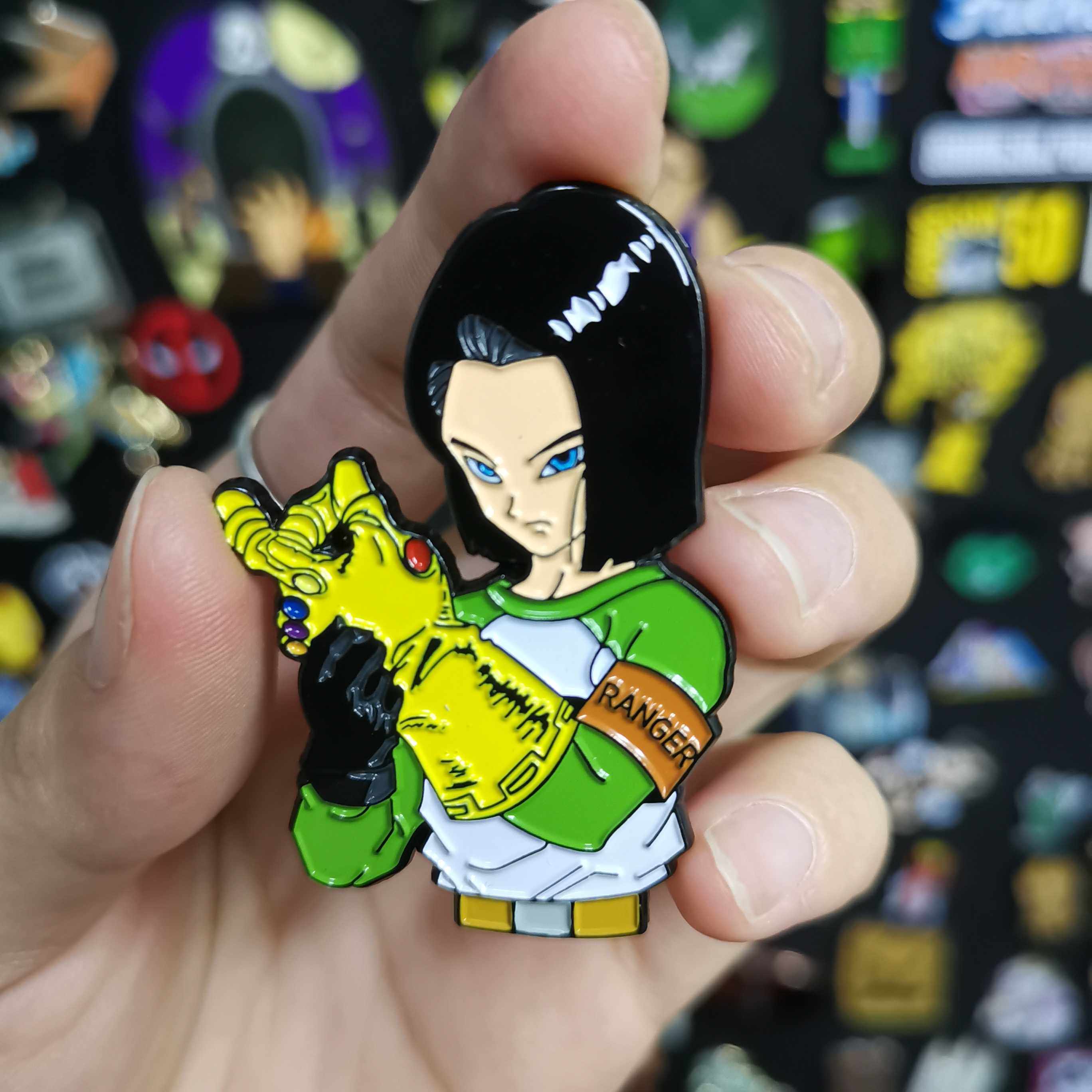 【太一现货】日漫龙珠超人造人18号恶搞卡通灭霸手套金属徽章胸针