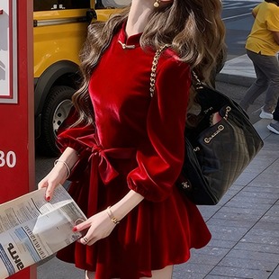 法式赫本风高领丝绒连衣裙女2025秋冬季新款绝美小个子收腰短裙