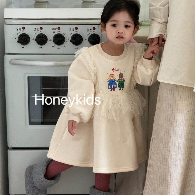 女童米色加绒卫衣连衣裙2025冬季新款女宝宝印花套头拼接网纱裙子