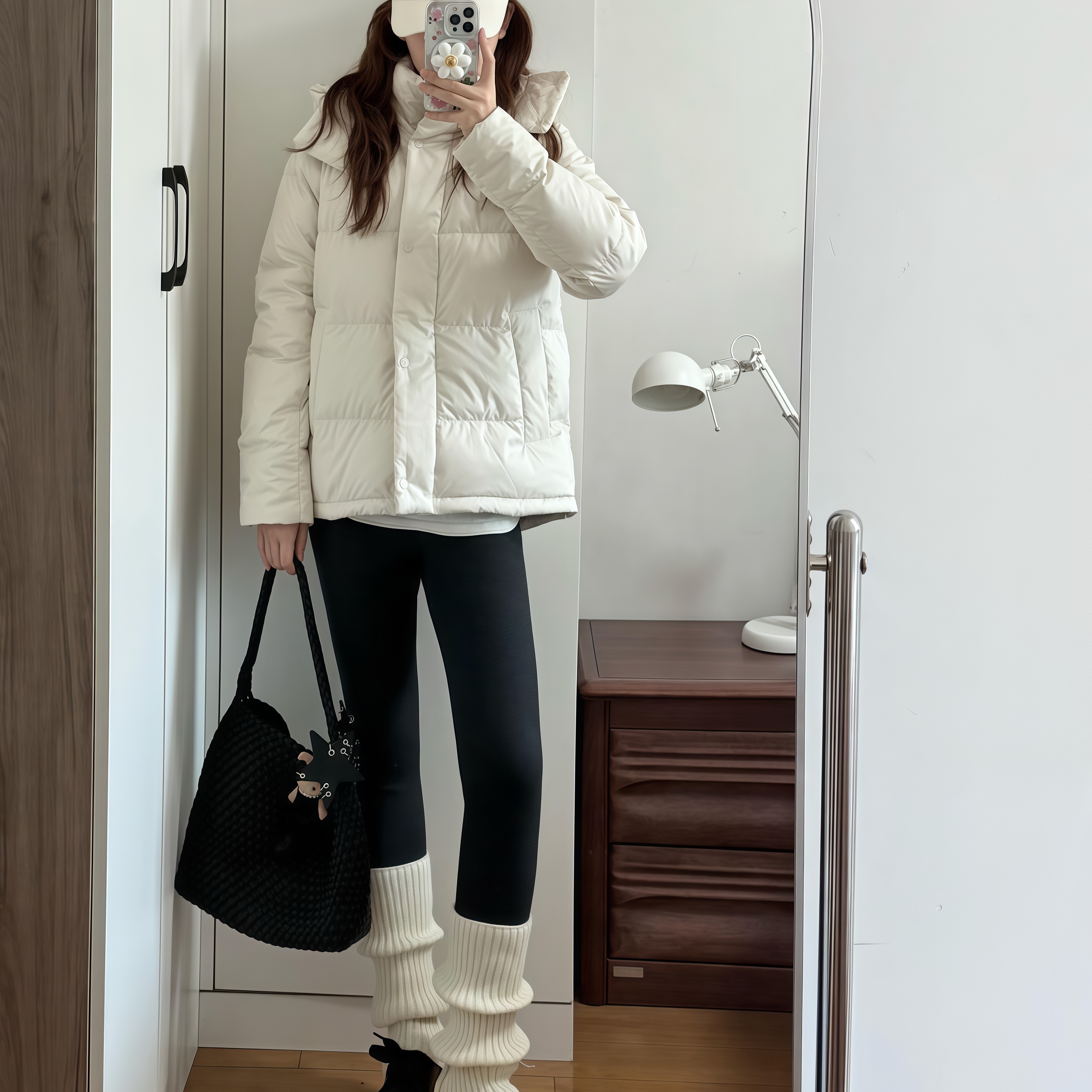 白色五格泡芙短款羽绒服连帽加厚