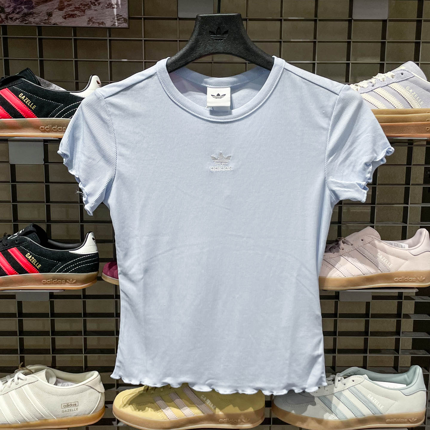 Adidas/阿迪达斯夏季新款三叶草女士简约波浪边运动短袖T恤KE1108