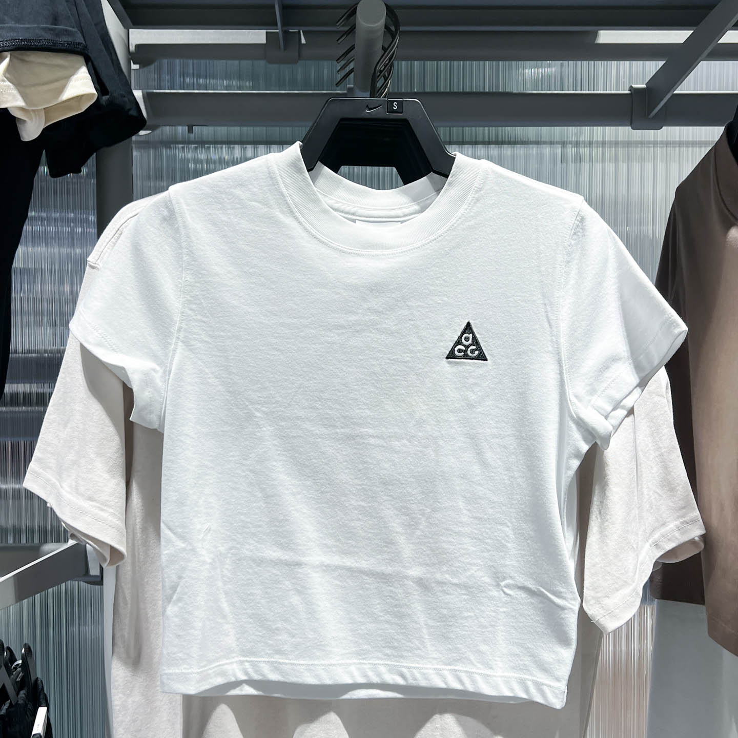 NIKE耐克女子夏季时尚百搭半袖上衣运动服休闲短袖T恤 II7284-121