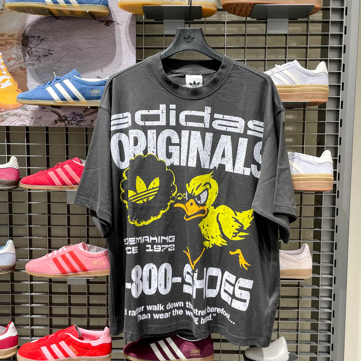 Adidas阿迪达斯三叶草Duck卡通图案满印半截袖夏男短袖T恤 KG6438