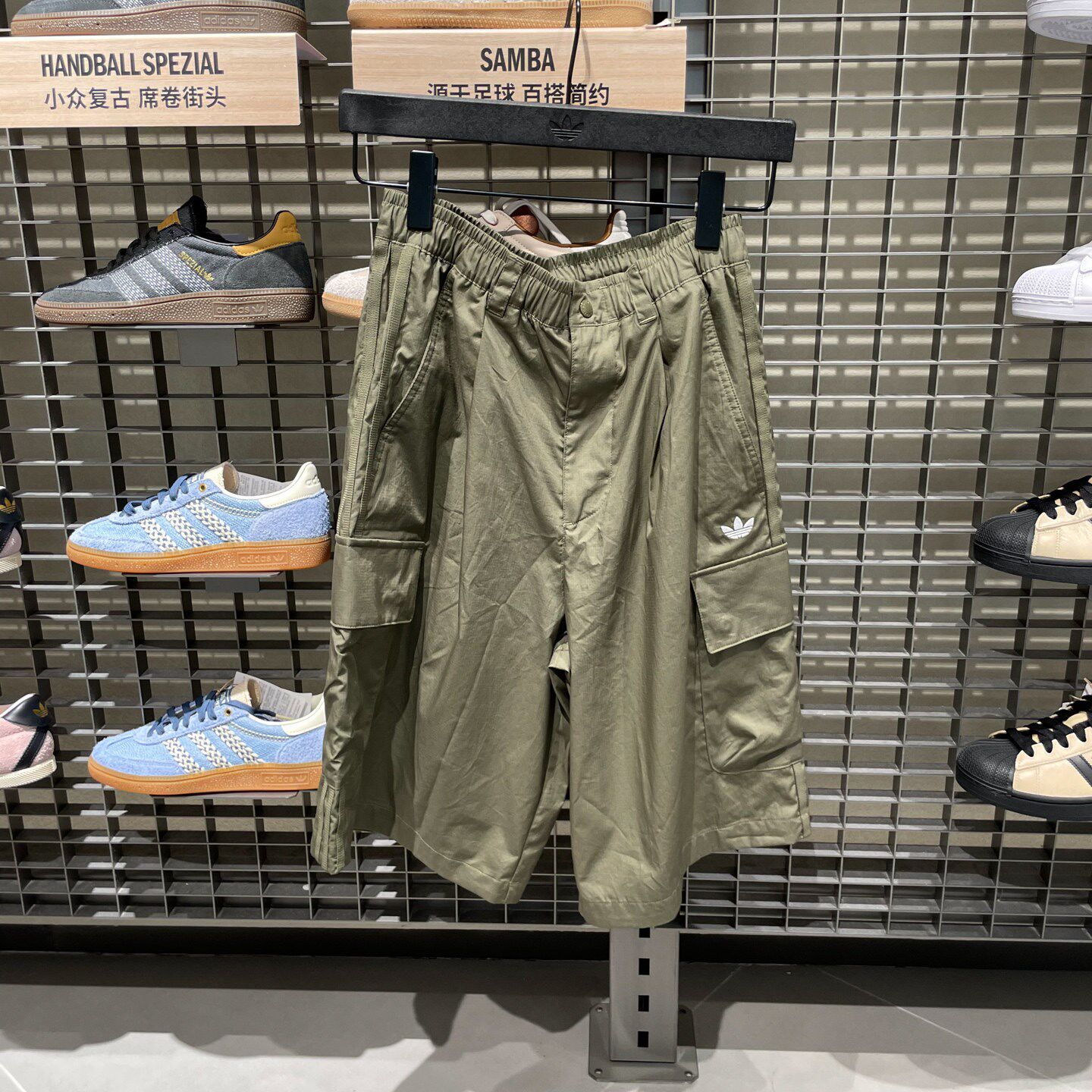 Adidas阿迪达斯三叶草男裤夏休闲慵懒风宽松短裤工装五分裤KT3046