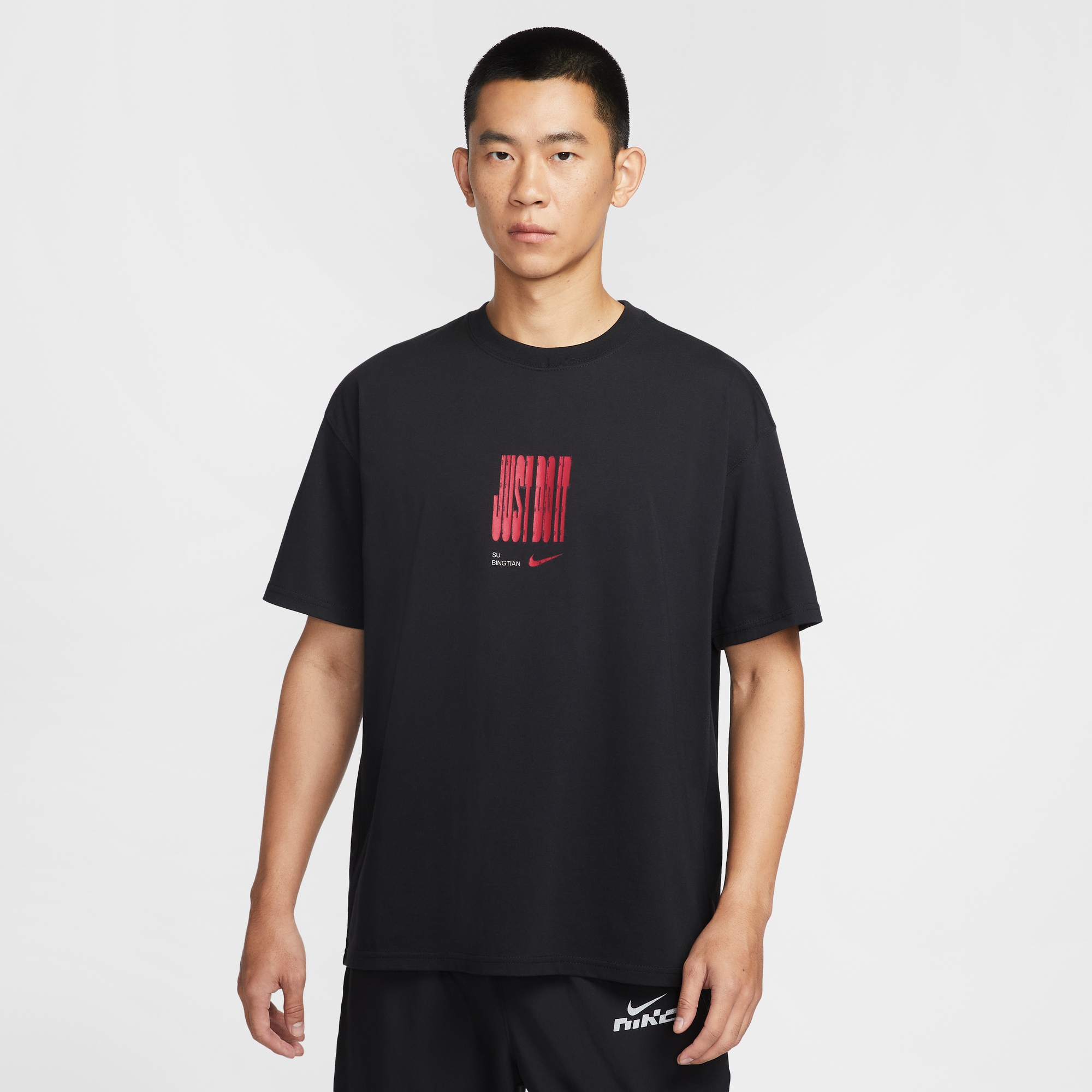 Nike/耐克男子2026年苏炳添“足料传奇”特别款短袖T恤IW9287-010