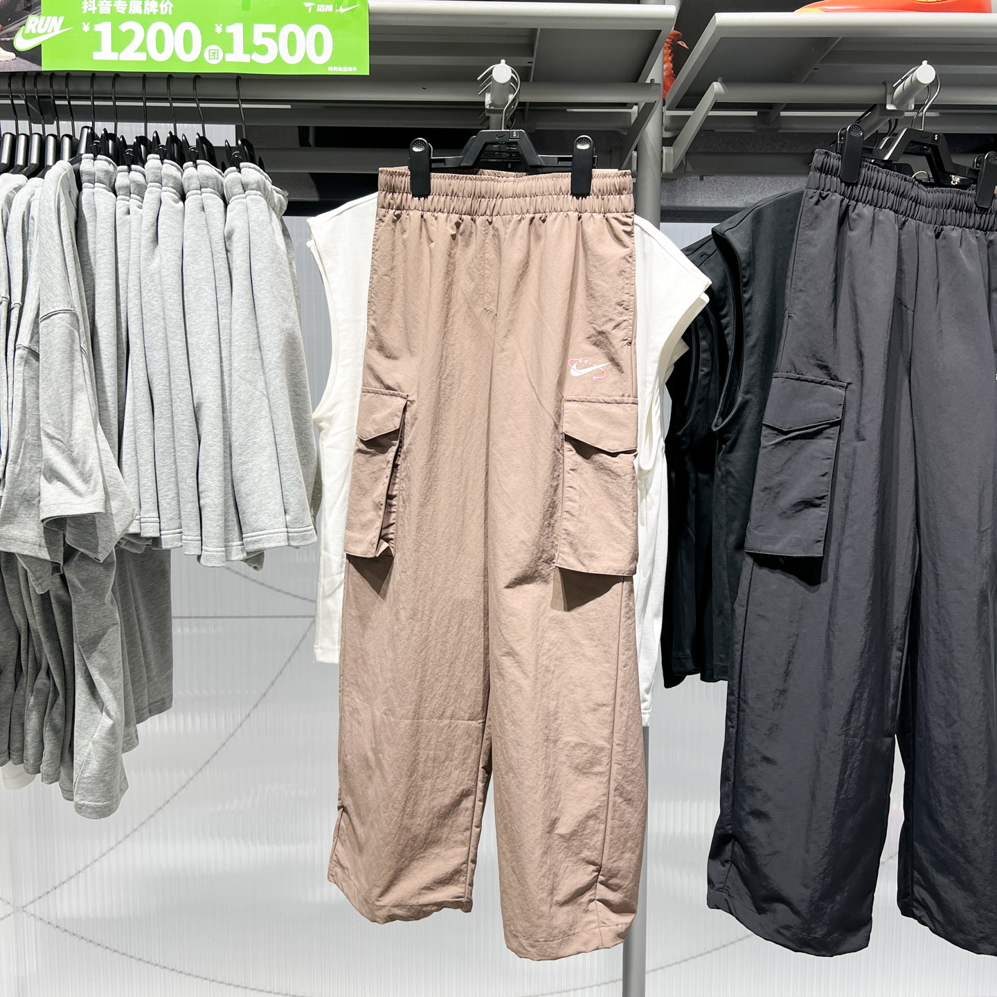 NIKE耐克女裤夏季直筒裤工装大口袋运动裤休闲梭织长裤IR7567-214
