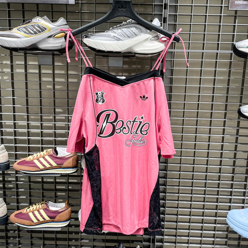 Adidas阿迪达斯三叶草2026夏女球衣风露肩短袖T恤时尚上衣 KU4757