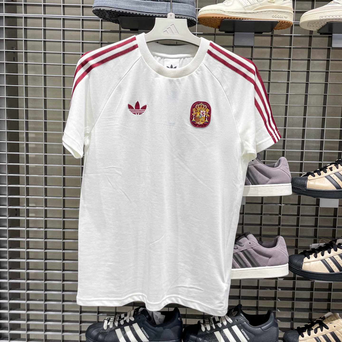 阿迪达斯男装2026春新款西班牙队足球休闲文化修身短袖T恤JZ2256