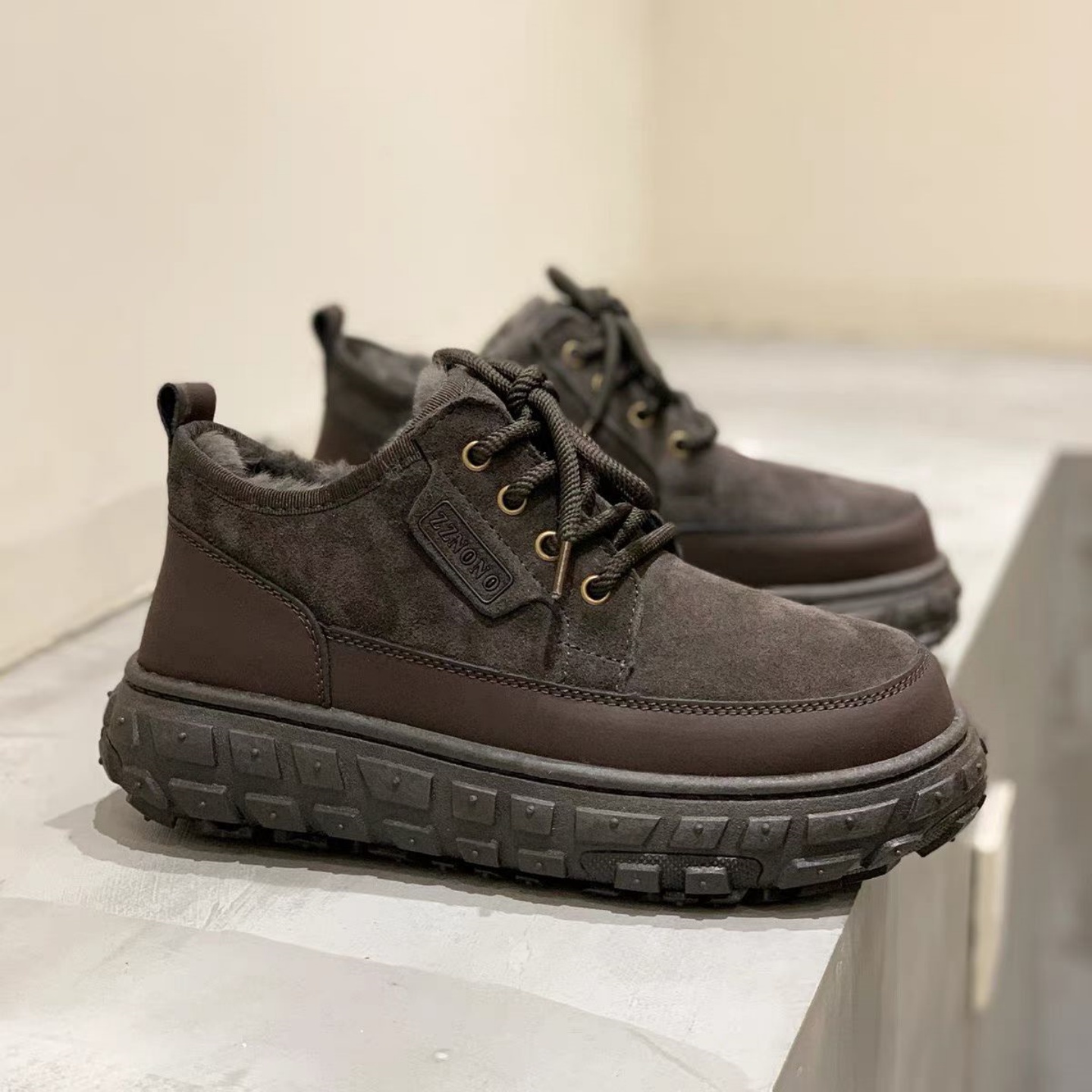 纯皮全羊毛雪地靴轻便软底防滑