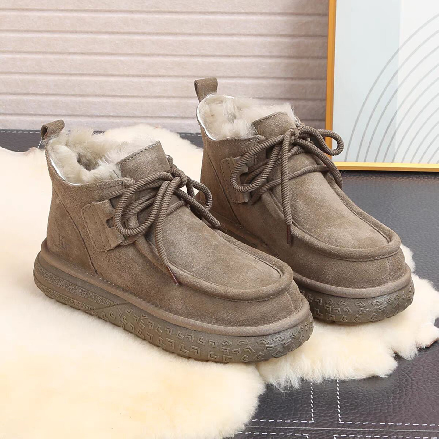 纯皮全羊毛雪地靴轻便防滑软底