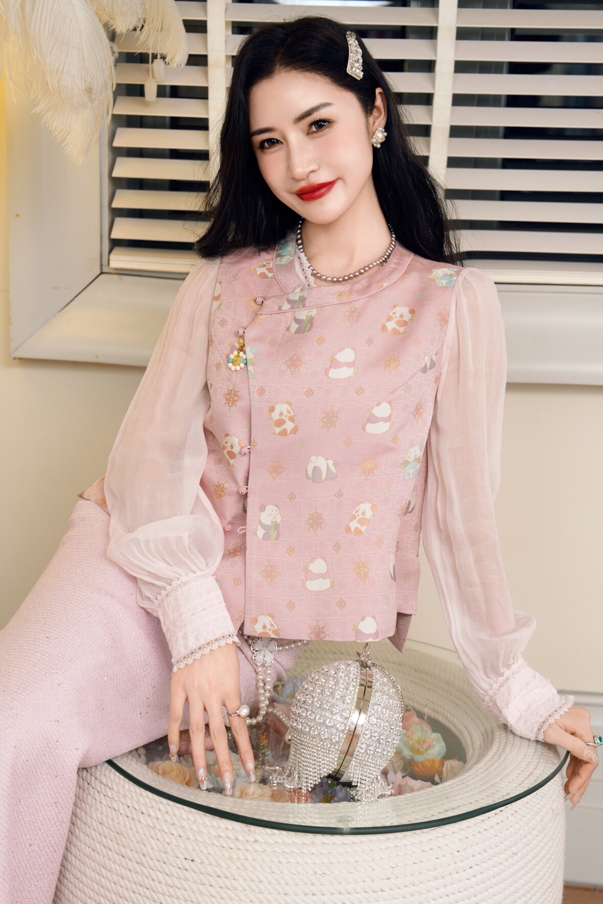 烨儿新中式国风马甲女秋季新款设计感熊猫花盘扣减龄高级宋锦马夹