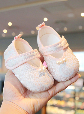女宝宝周岁鞋子春秋1-2岁软底学步布鞋婴儿公主礼服鞋6到12个月春